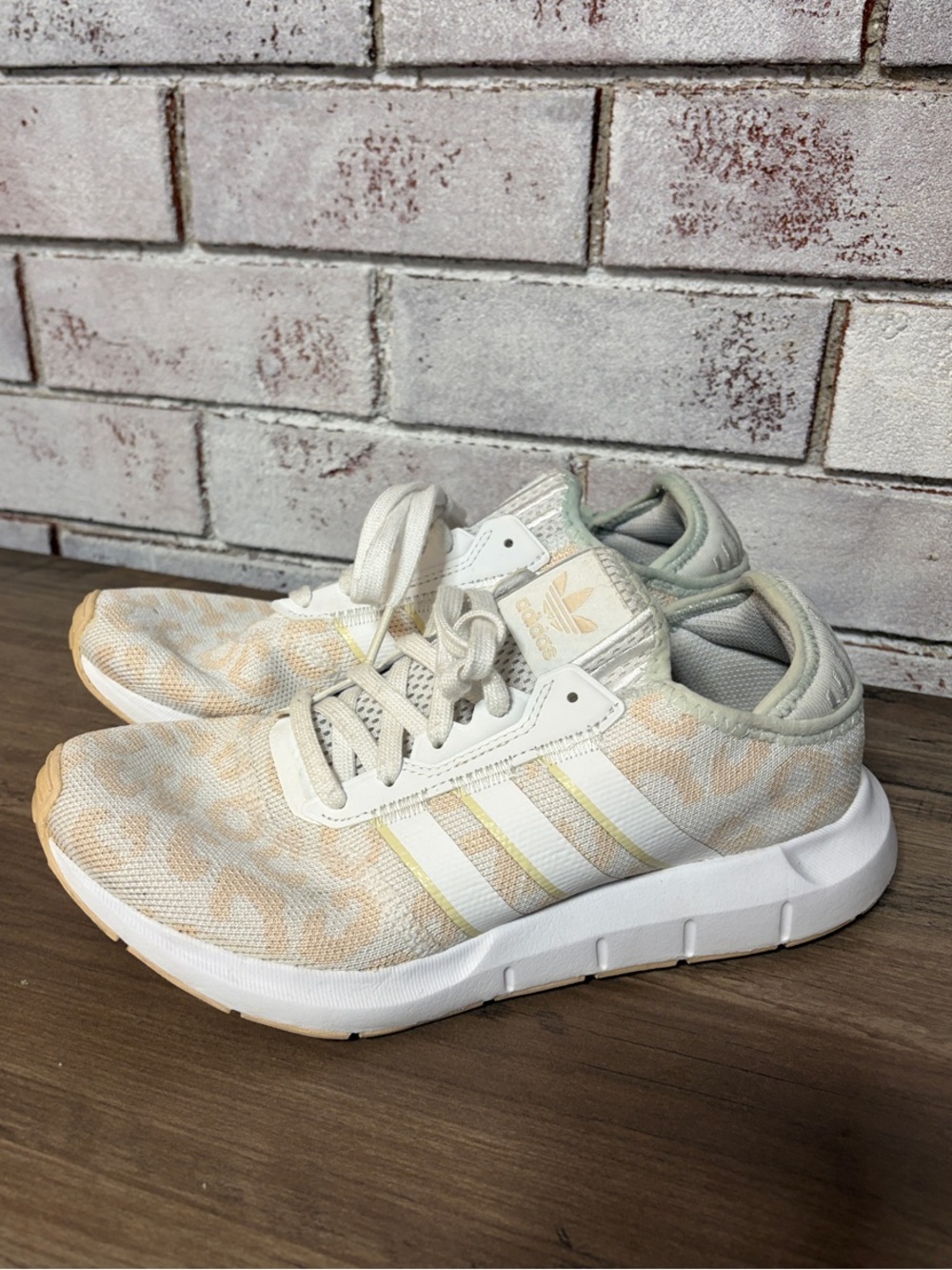 adidas Women's White & Light Beige Patterned Casual Sneakers